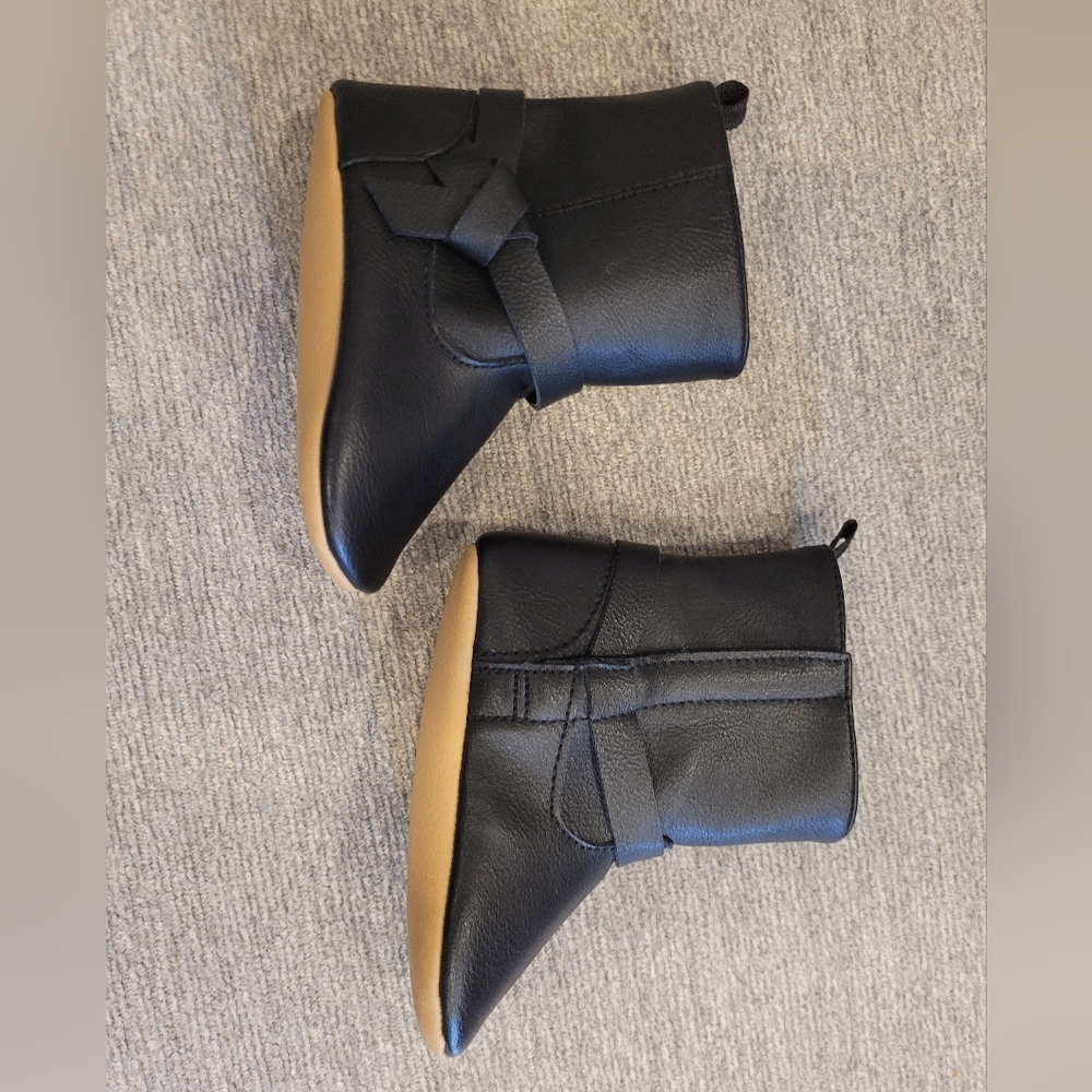 EUC - 12-18m Old Navy Boots